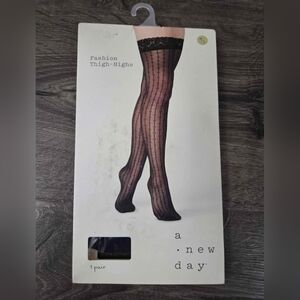 Women's black vertical pattern lace trim thigh-highs size M/L NEW